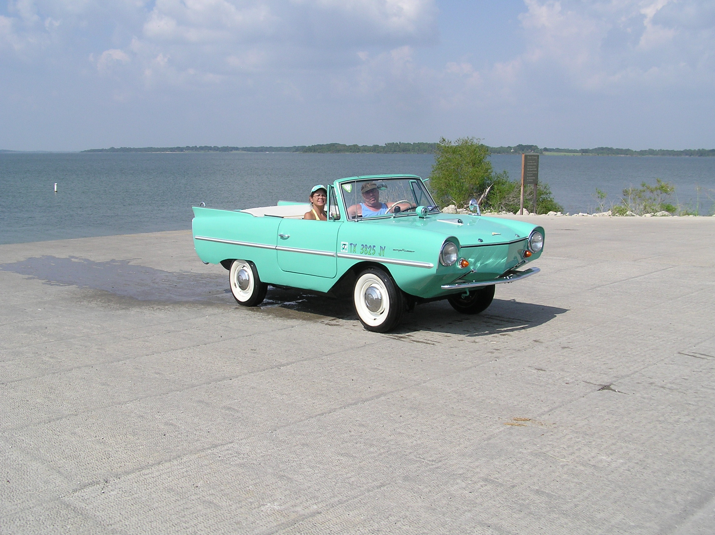 remote car that goes in water